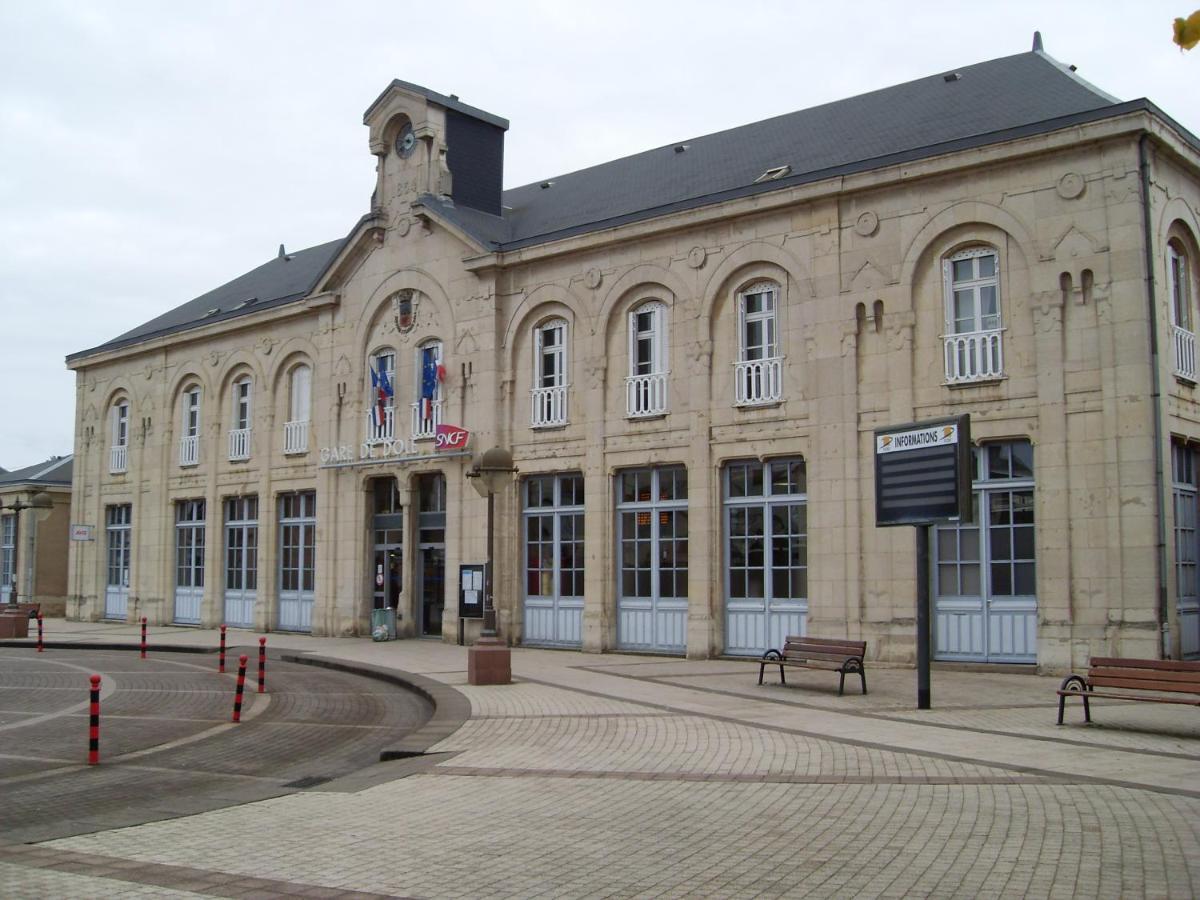 Hotel Le Relais De La Gare Dole Exterior foto